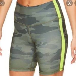 New woman reebok fitted high rise short